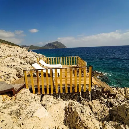 Kalkanda Denize Sifir Ozel Plajli Ve Ozel Iskeleli Mustakil * Kaş