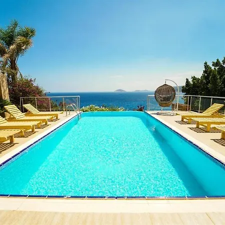 Villa Kalkanda Denize Sifir Ozel Plajli Ve Ozel Iskeleli Mustakil