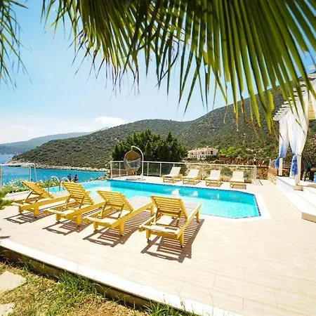 Kalkanda Denize Sifir Ozel Plajli Ve Ozel Iskeleli Mustakil * Kaş