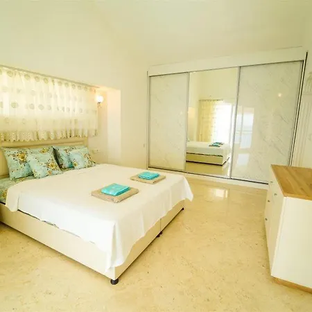 Villa Kalkanda Denize Sifir Ozel Plajli Ve Ozel Iskeleli Mustakil