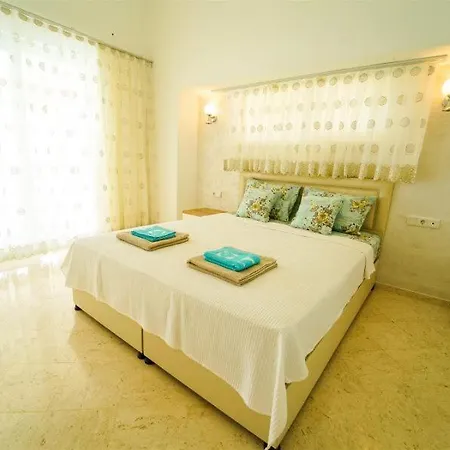 Villa Kalkanda Denize Sifir Ozel Plajli Ve Ozel Iskeleli Mustakil Kaş